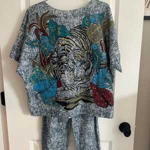 Women's Gray Tiger Print Top & Pants Set